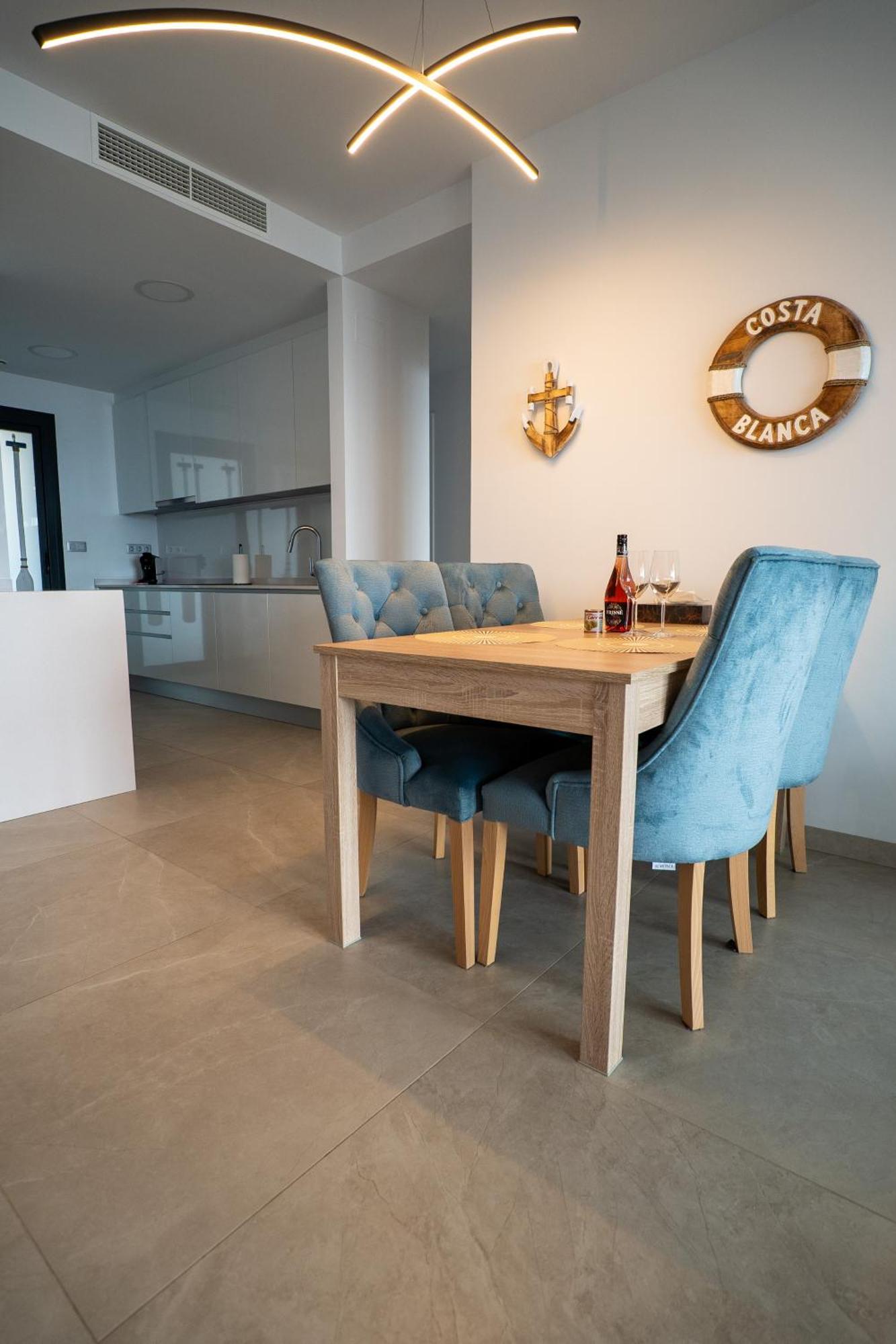 Leon - Sunset Cliffs Apartment *