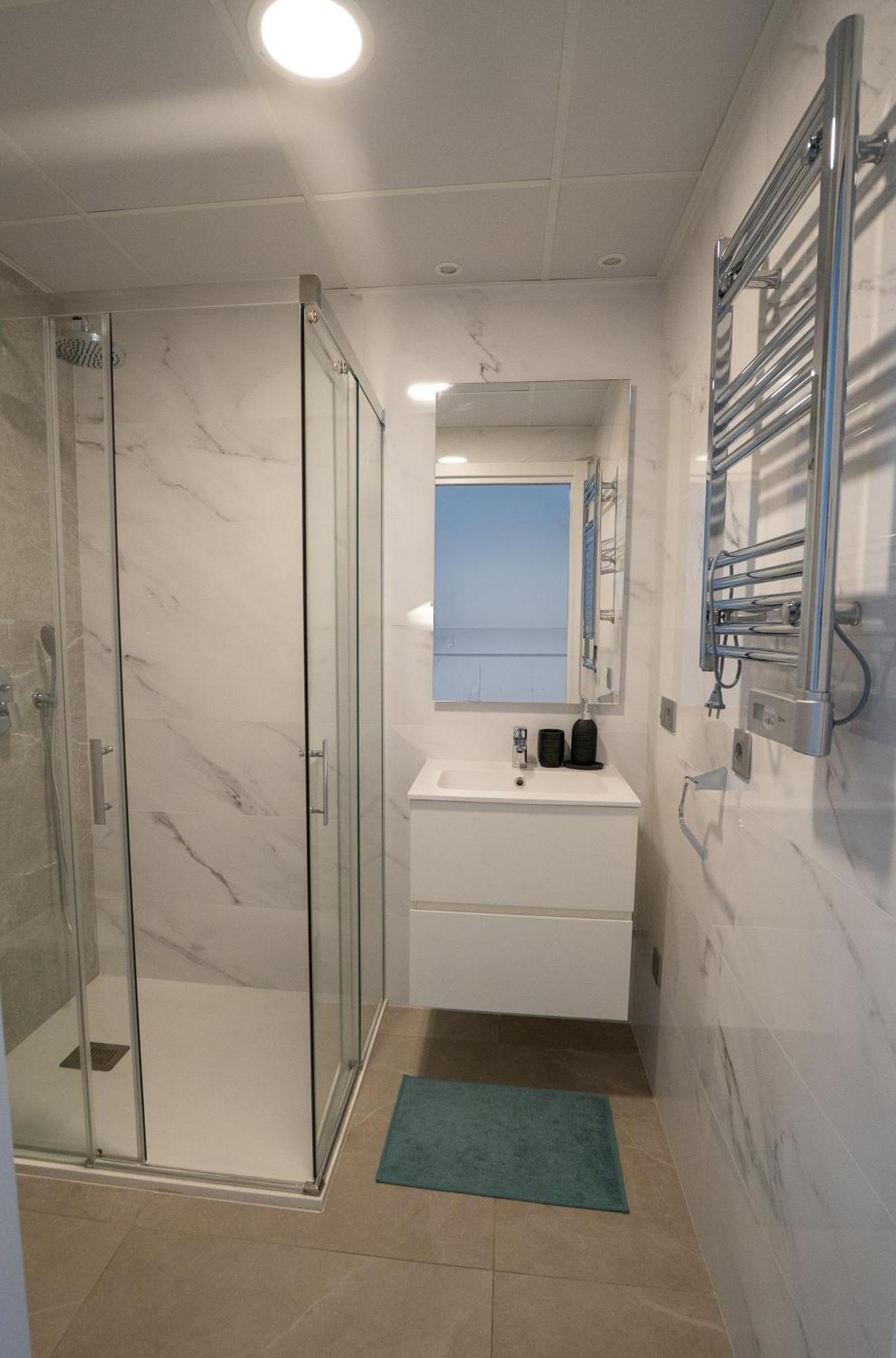 Leon - Sunset Cliffs Apartment *